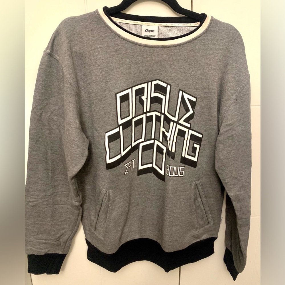 LONG SLEEVES SWEATER SIZE MEDIUM WITH POCKETS IN THE FRONT CASUAL STYLE